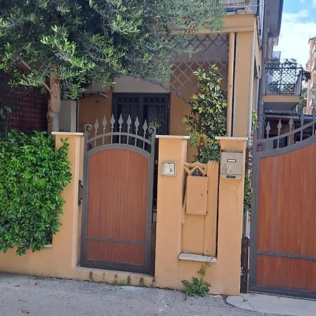 Serafina House Nyaraló *